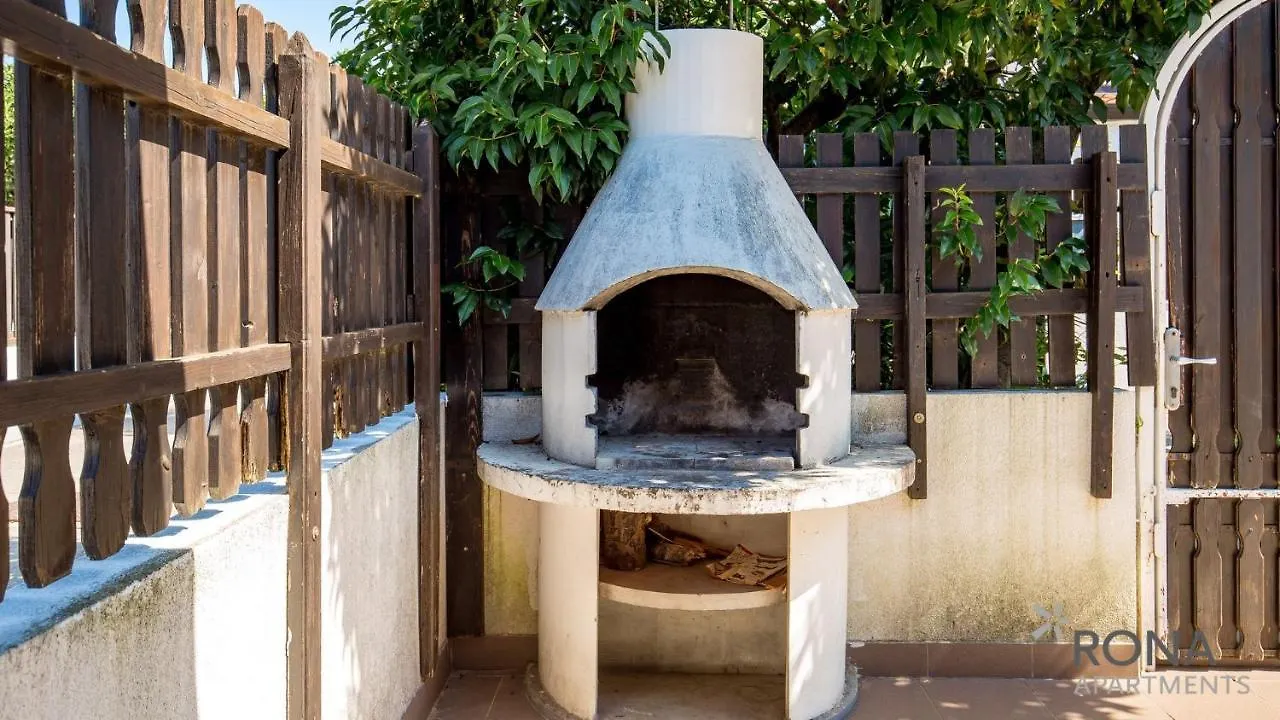 Rona Holiday Home Ana Πόρετς